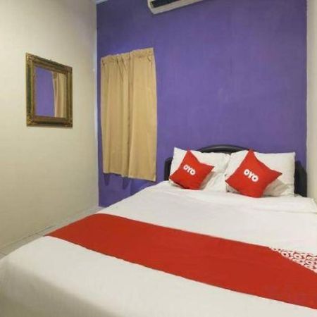 Oyo 44100 Hotel Casavilla Petaling Jaya Exterior foto