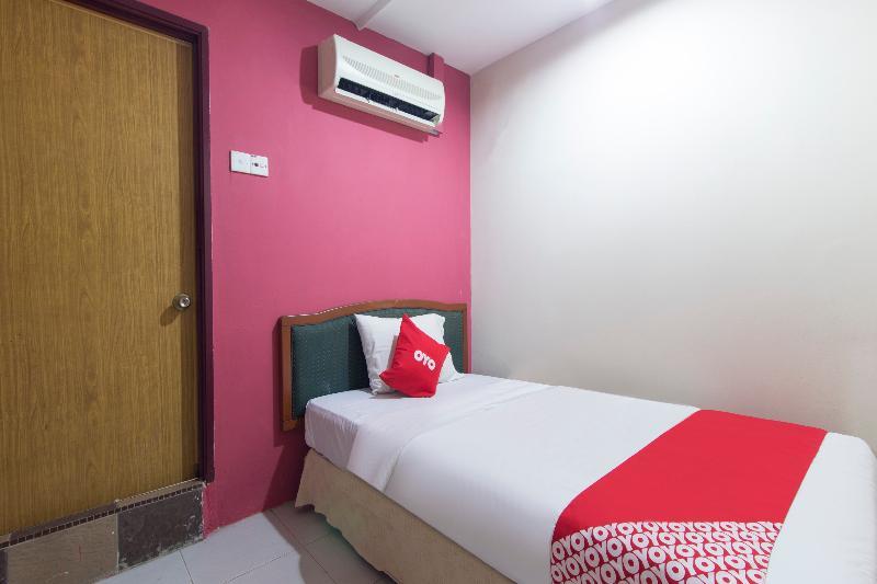 Oyo 44100 Hotel Casavilla Petaling Jaya Exterior foto